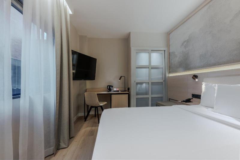 Small Double Room image 2