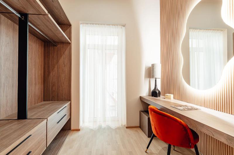 House of Ble - image 4