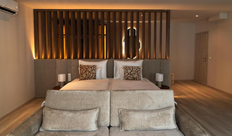 House of Ble - image 7