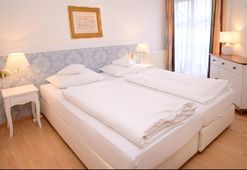 Junior Suite with Balcony image 2