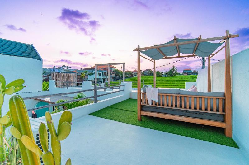 Villa Aurelia - 2 Bedrooms Rooftop Villa in Canggu - image 30