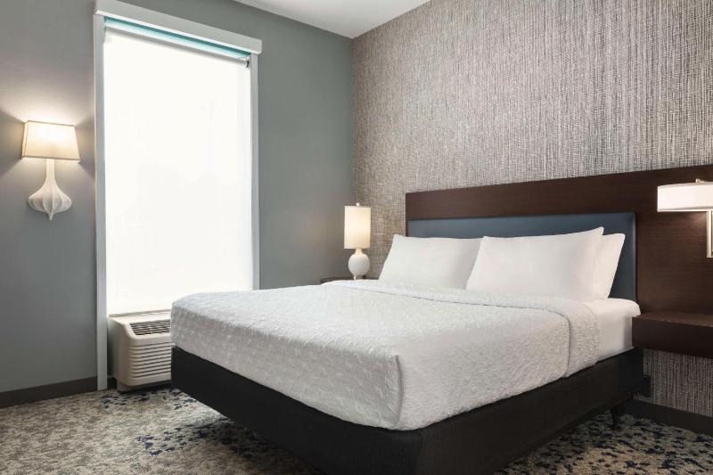 One-Bedroom King Suite - Non-Smoking image 3