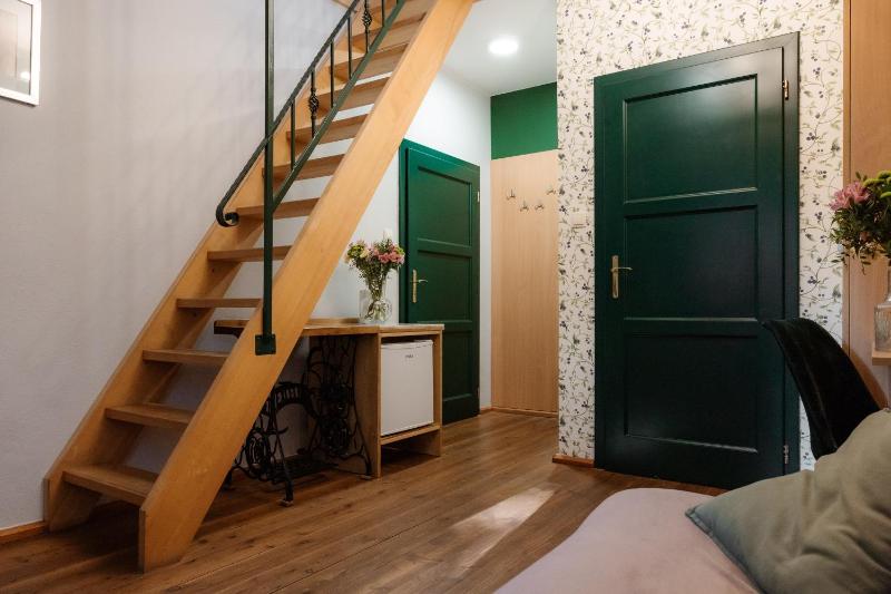 Budget Triple Room image 3