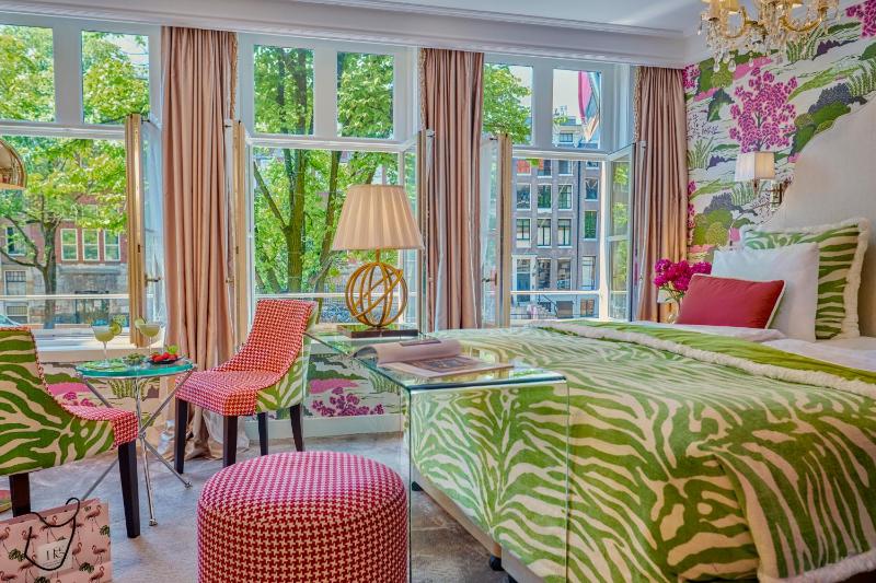 Deluxe Double or Twin Room with Canal View image 1
