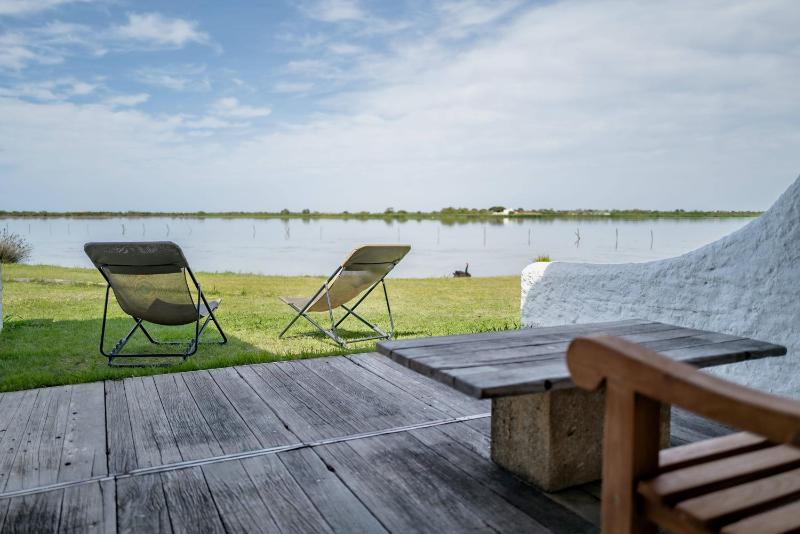 Superior Double Room with Bath and lake view image 3