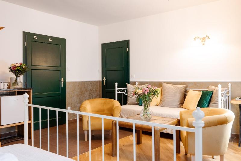 Standard Double Suite image 3