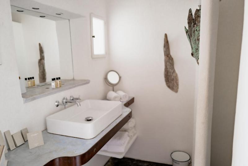 Superior Double Room with Shower and Lake view image 2