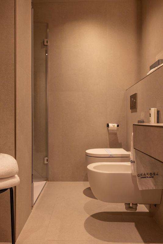 Junior Suite with Shower image 3