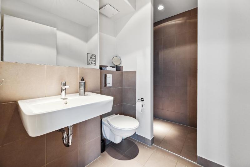 Suite M with rooftop terrace & city view image 4