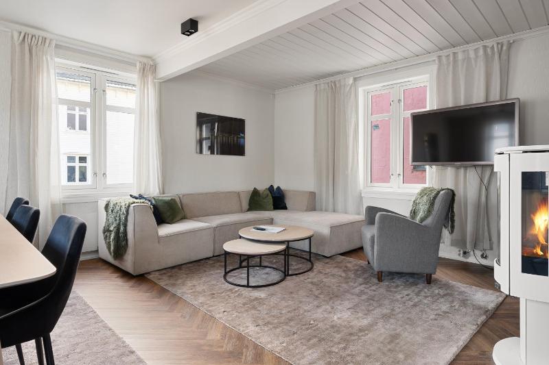 Deluxe Four Bedroom Apartment image 1
