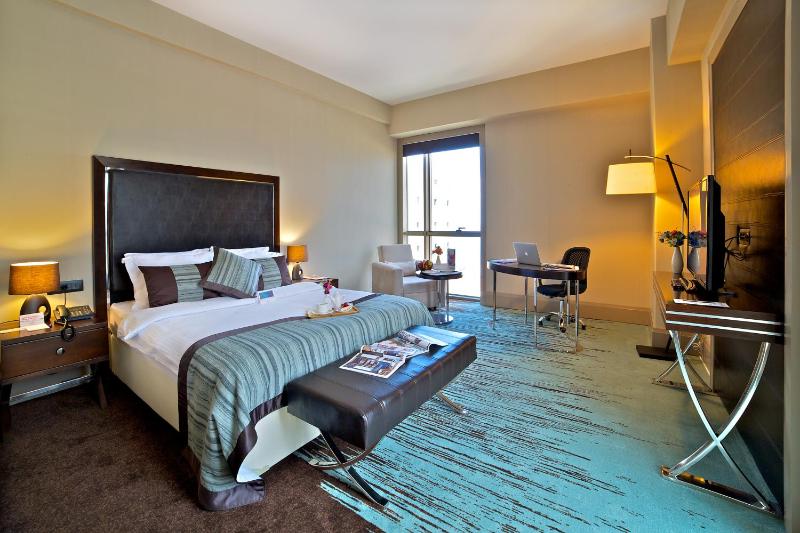 Standard King Room image 2