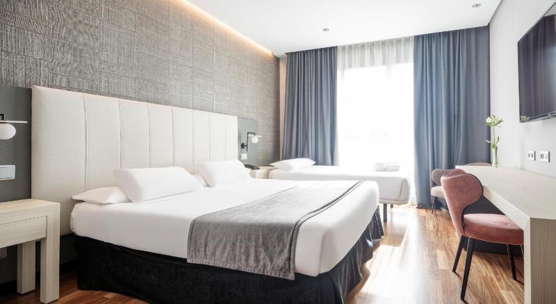 Double Room with Extra Bed (3 Adults) image 1