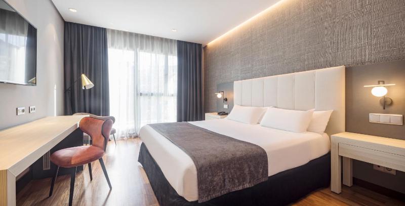 Double or Twin Room image 3