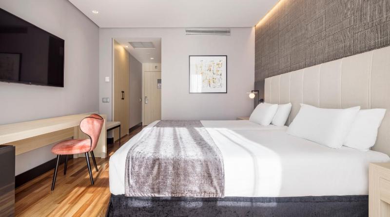 Double Room with Extra Bed (2 Adults + 1 Child) image 3