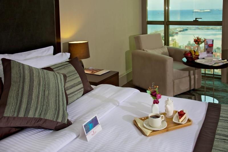 Deluxe King Room with Sea View image 4