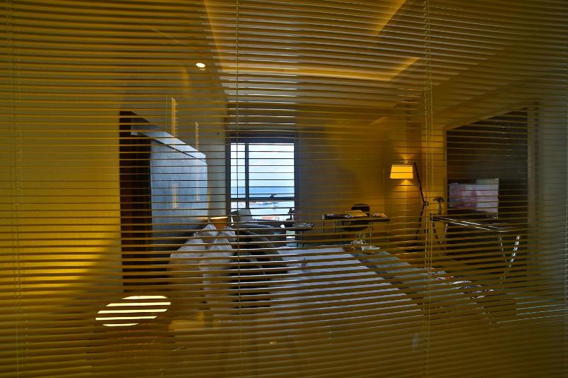 Deluxe King Room with Sea View image 3