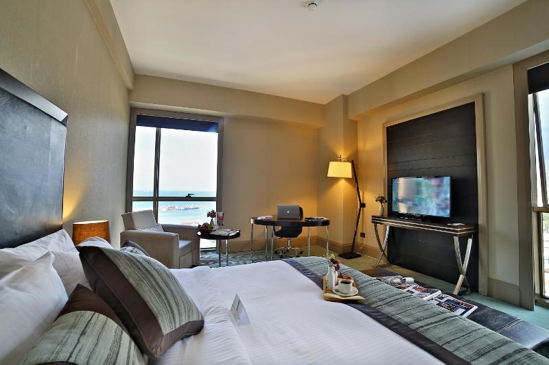 Deluxe King Room with Sea View image 2