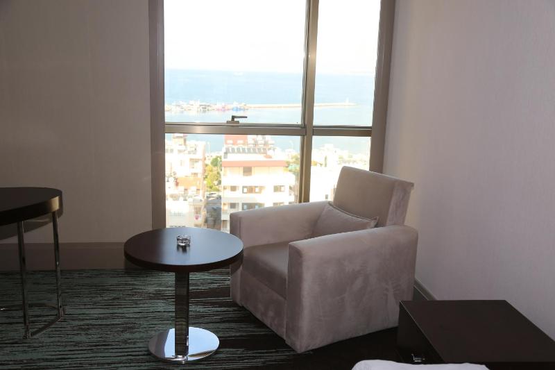 Deluxe Twin Room with Sea View image 2