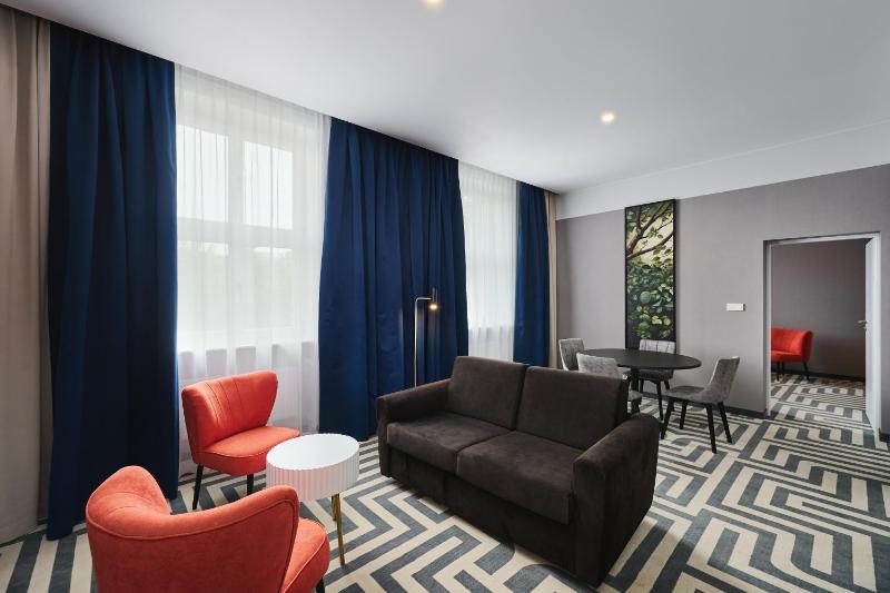 King Suite with City View - Non-Smoking image 4