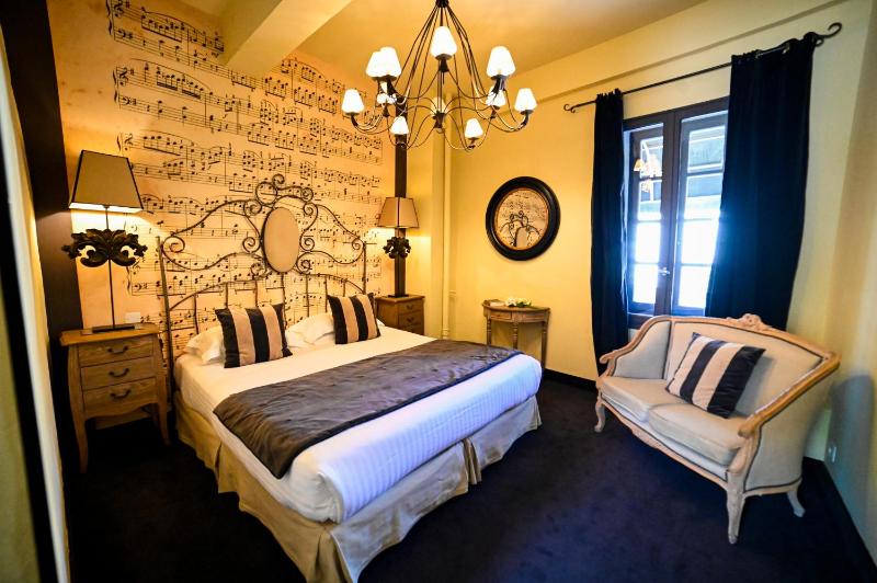 Charming Double Room image 1