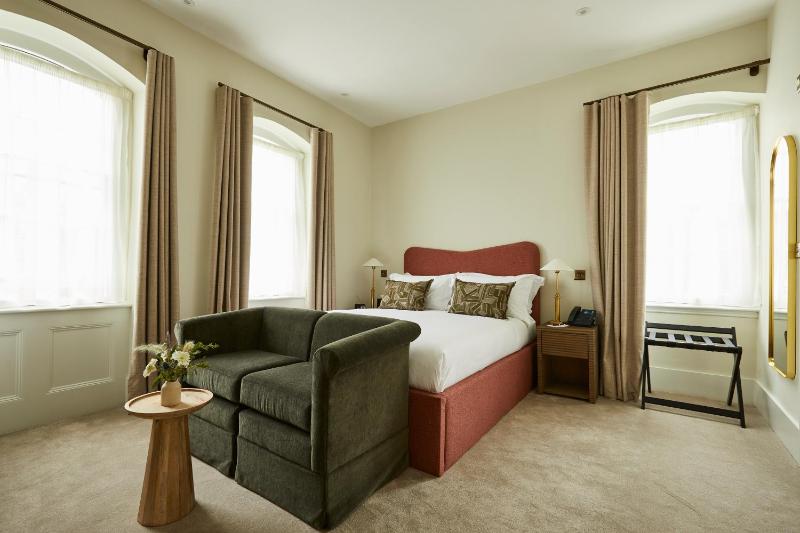 Deluxe Double Room image 2