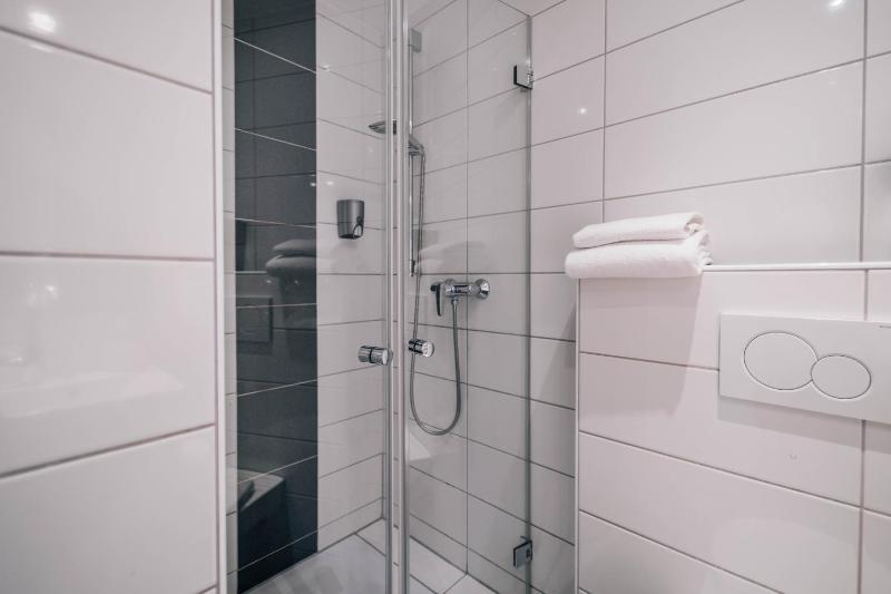 Single Room image 4
