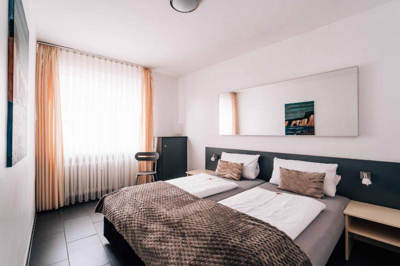 Standard Double Suite image 4