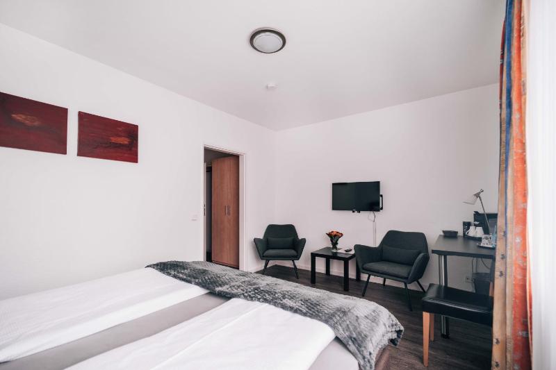 Double Room image 4