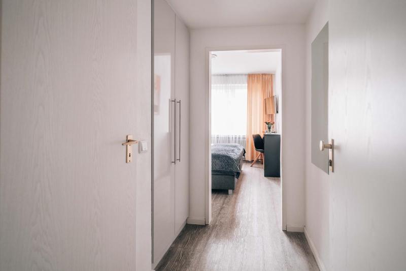 Small Double Room image 2
