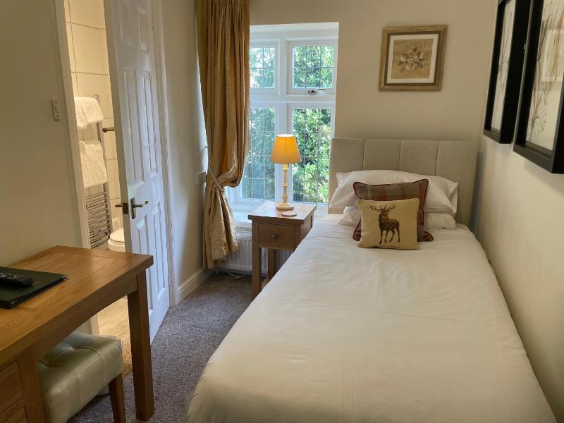 Single Room with Shower image 1