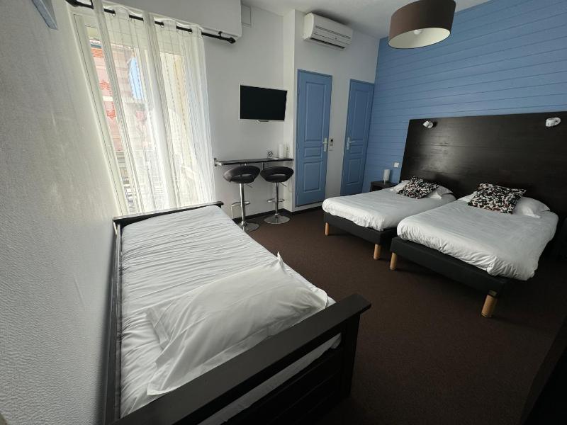 Superior Triple Room (3 single beds) image 1
