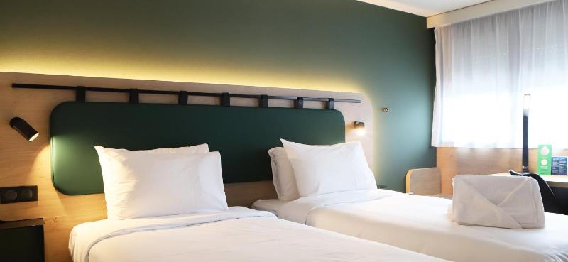 Twin Room image 1