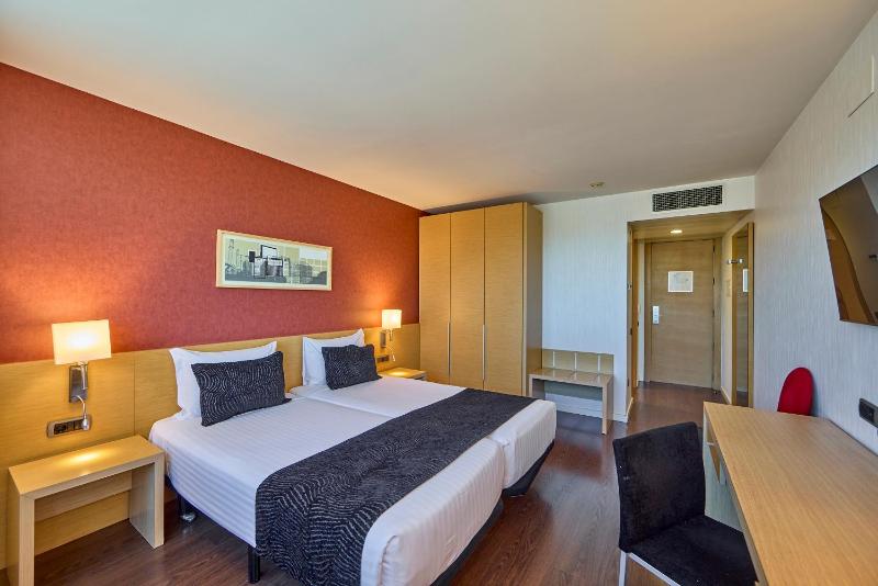 Twin Room image 4
