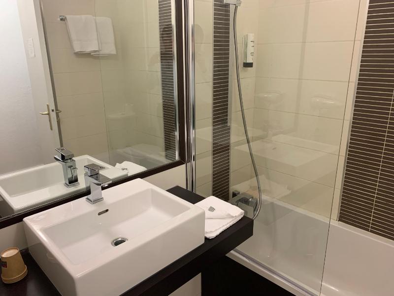 Quadruple Room image 4