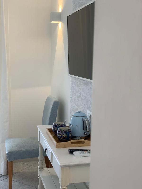 Deluxe Double Room with Side Sea View image 4