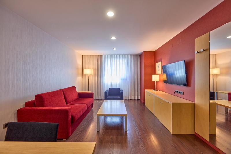 Family Room (2 Adults + 2 Children) image 3