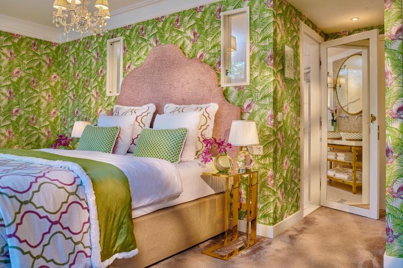 Deluxe Double or Twin Room with Canal View image 3