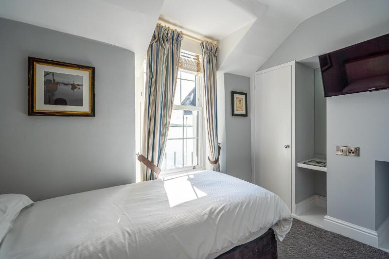 Single Room with Sea View image 3