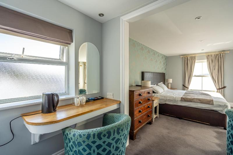 Suite with Sea View image 4