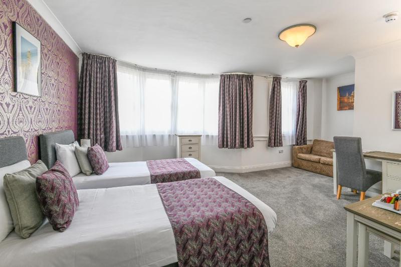 Deluxe Twin Room image 4