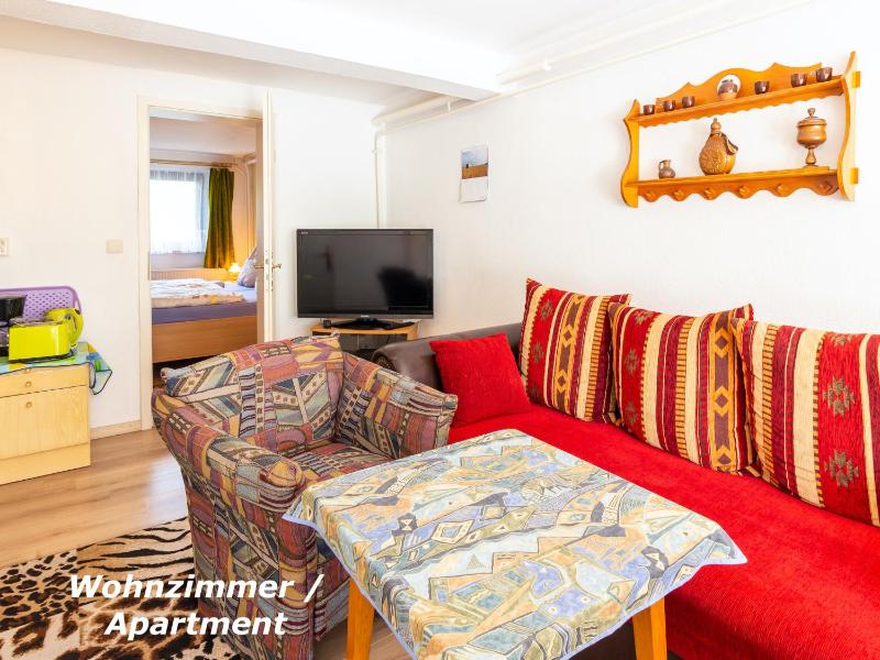 One-Bedroom Apartment with Shower image 1