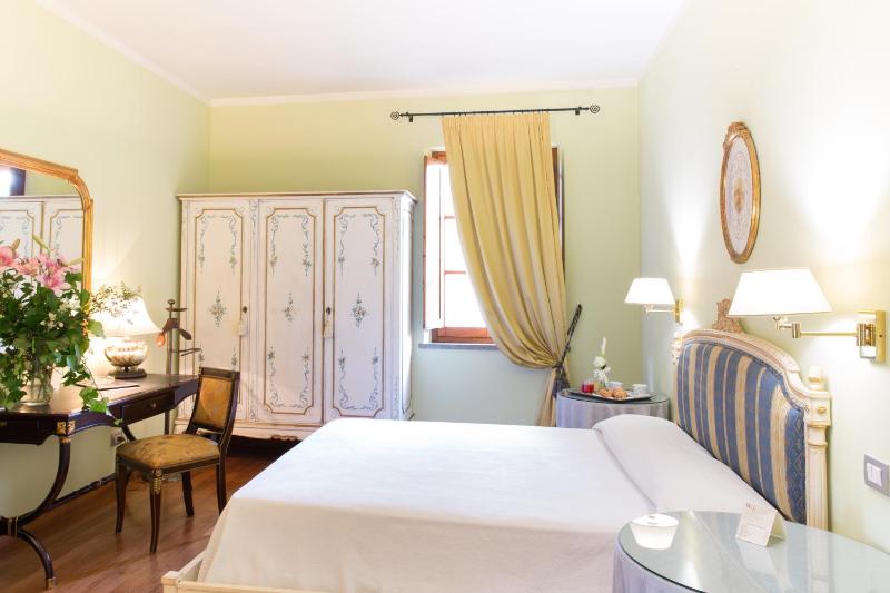 Double Room image 4