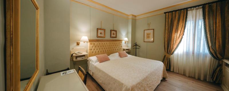 Double Room with Garden View image 4