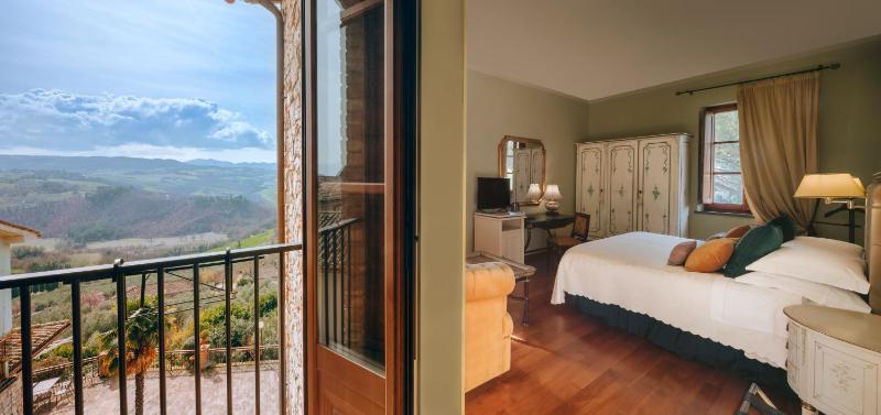 Junior Suite with Garden View image 2