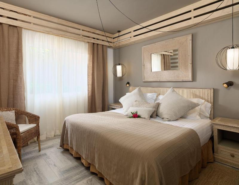 One-Bedroom Villa with Golf View image 4