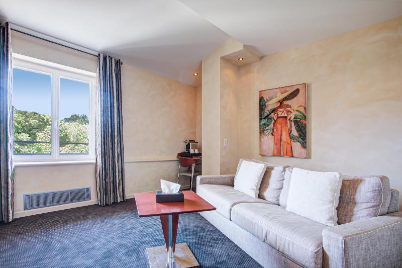 Family Room  (2 Adults + 2 Children) image 3