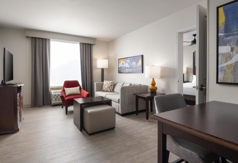 King Suite - Mobility Access/Non-Smoking image 4