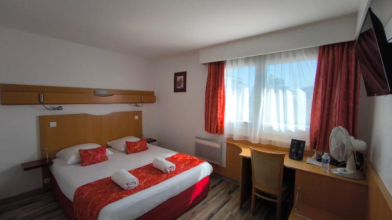 Double Room image 1