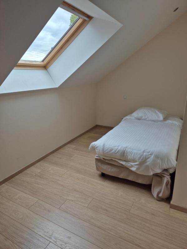 Three-Bedroom Deluxe Apartment image 3