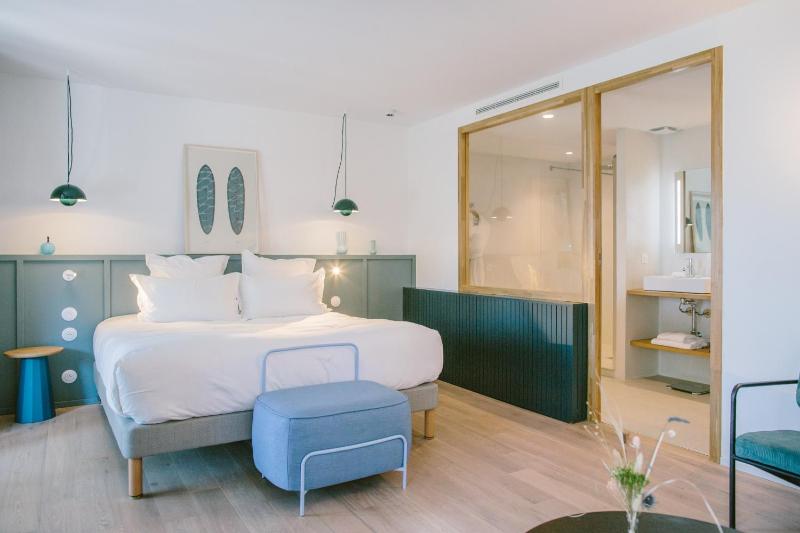 Junior Suite with Ocean View image 1